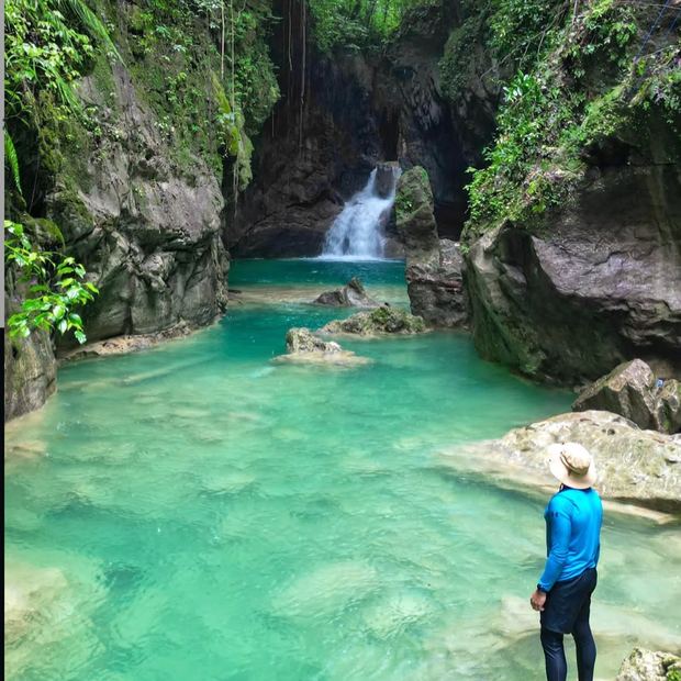 Turquoise natural pool on a day trip from Cabarete